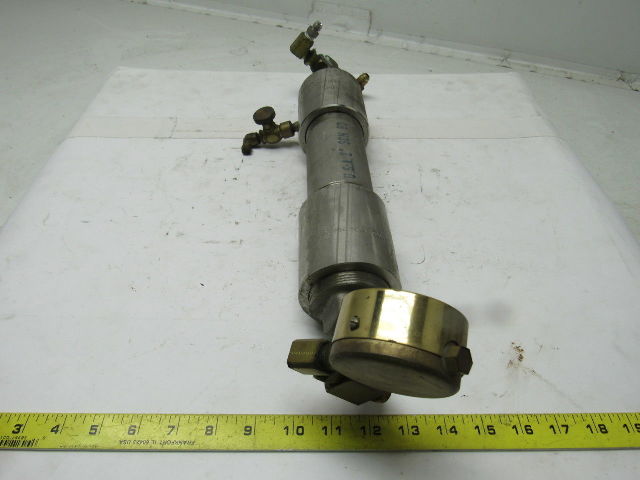 Camco 304 Stainless 2" Dia. Accumulator W/0 to 600PSI Brass Gauge
