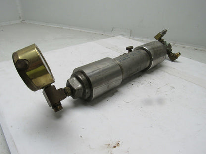 Camco 304 Stainless 2" Dia. Accumulator W/0 to 600PSI Brass Gauge