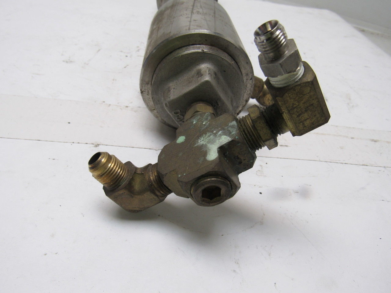 Camco 304 Stainless 2" Dia. Accumulator W/0 to 600PSI Brass Gauge