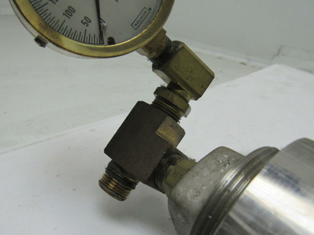 Camco 304 Stainless 2" Dia. Accumulator W/0 to 600PSI Brass Gauge