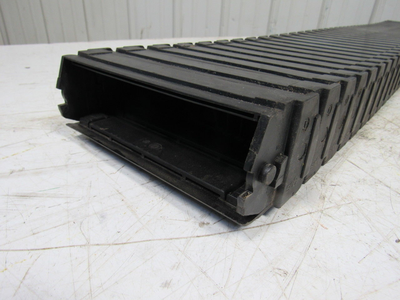 Igus 68.3.250 Energy Chain Wireway Cable Carrier 53" X 7-5/8"
