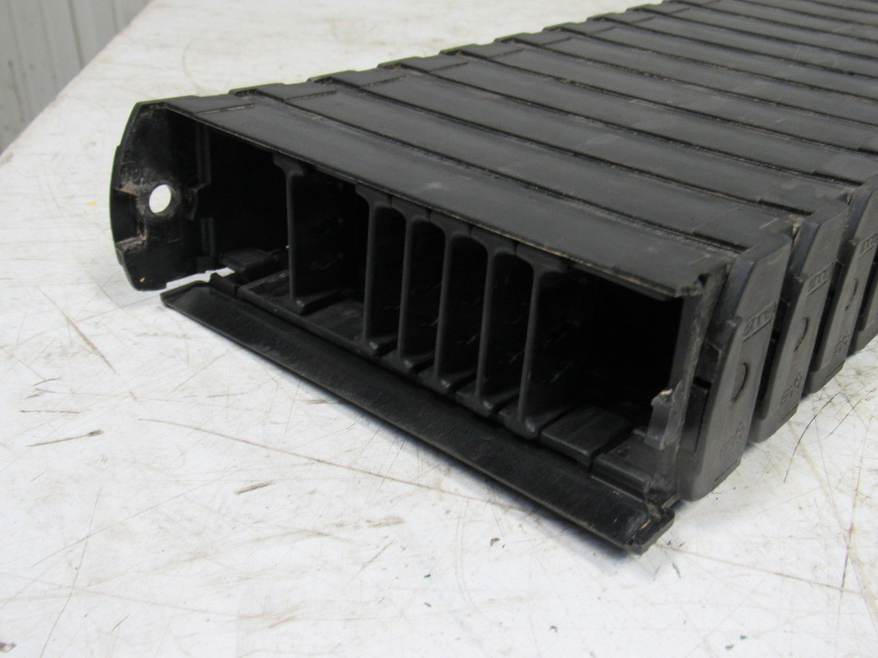 Igus 68.3.250 Energy Chain Wireway Cable Carrier 53" X 7-5/8"