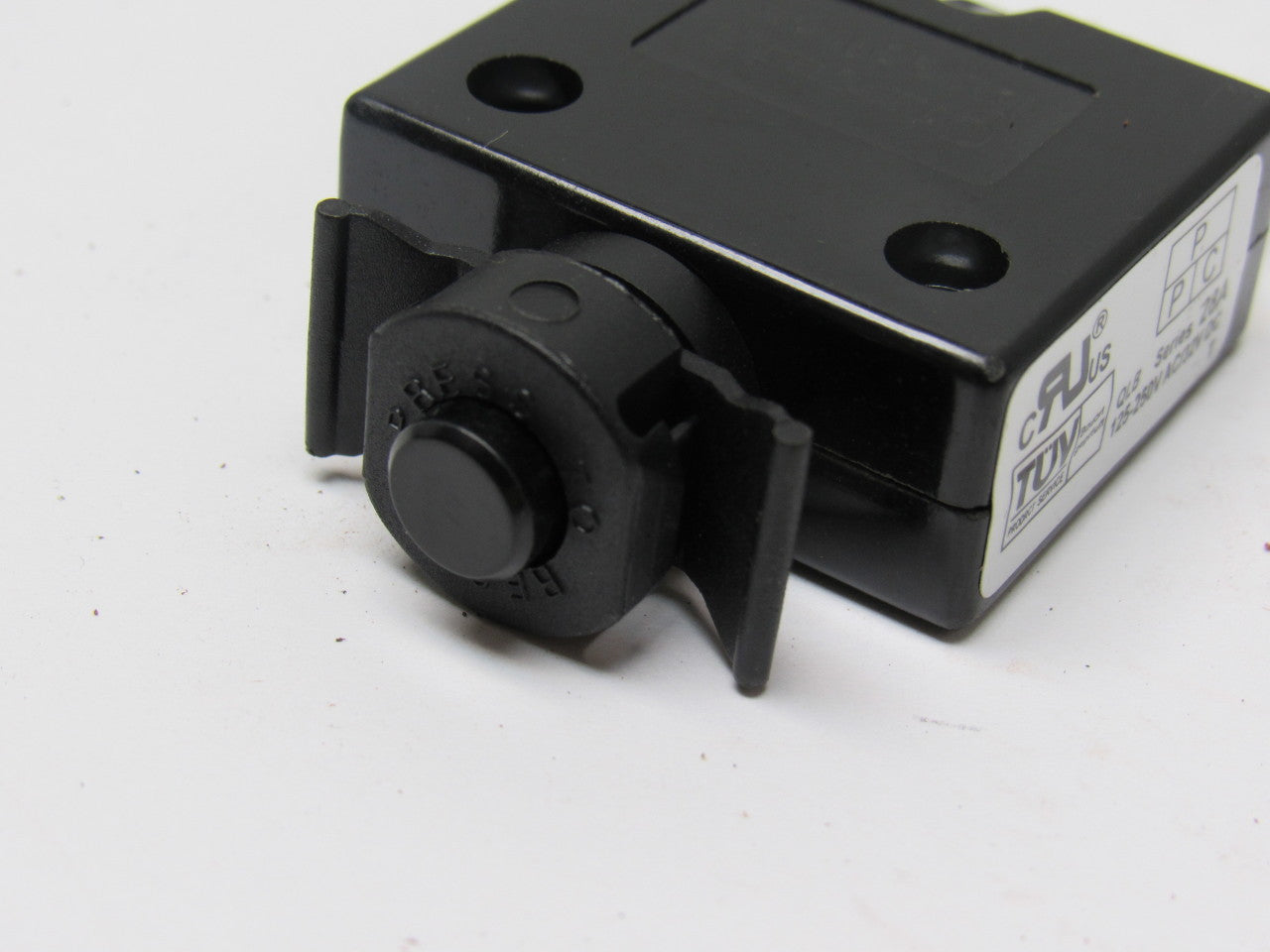 TUV 28A 125-250 VAC 32 VDC Push Reset Thermal Circuit Breaker Box Of 900