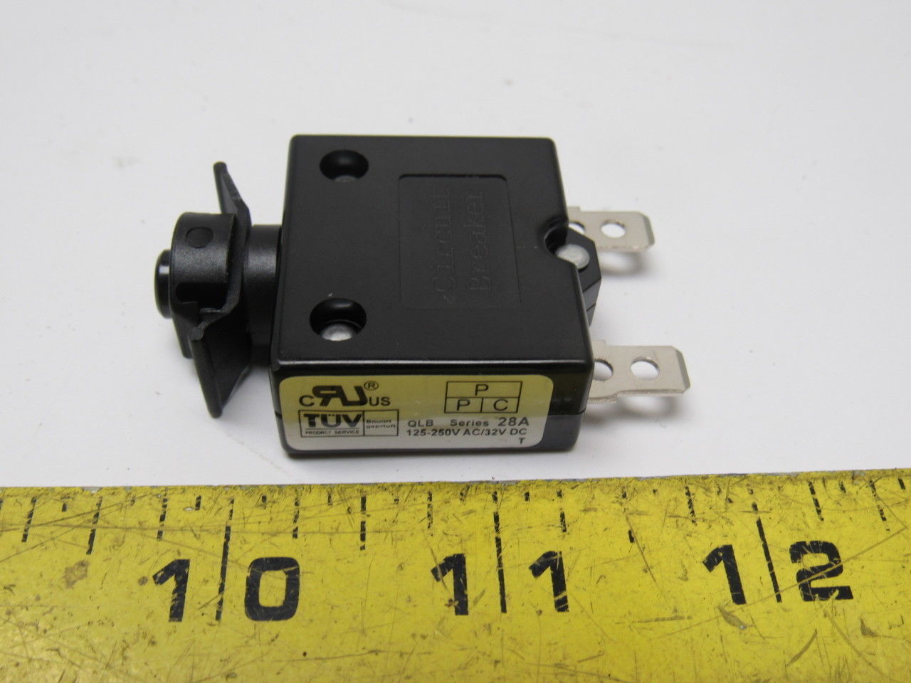 TUV 28A 125-250 VAC 32 VDC Push Reset Thermal Circuit Breaker Box Of 900