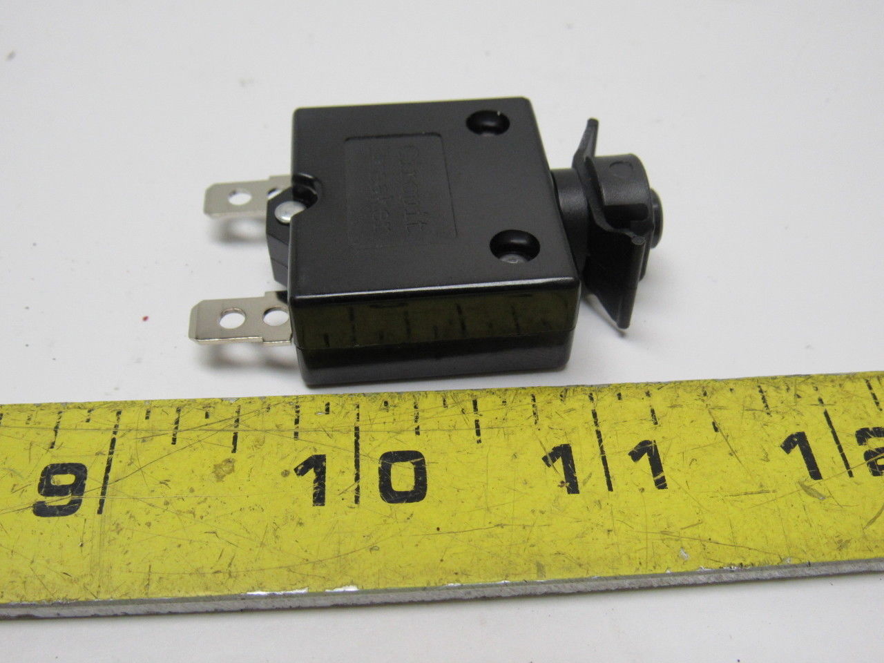TUV 28A 125-250 VAC 32 VDC Push Reset Thermal Circuit Breaker Box Of 900