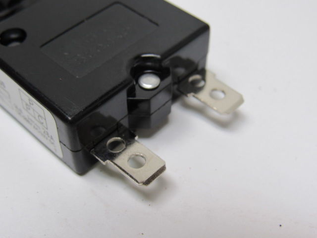 TUV 28A 125-250 VAC 32 VDC Push Reset Thermal Circuit Breaker Box Of 900