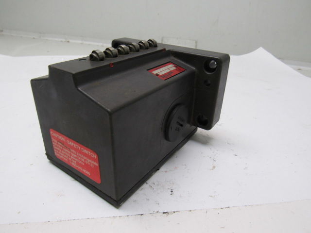 Balluff BNS-113-D06-L12-100 Mechanical 6 Position Roller Limit Switch 240V 6A