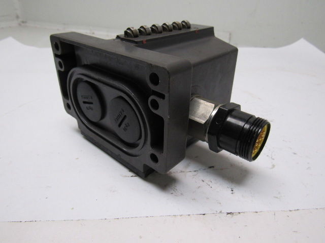 Balluff BNS-113-D06-L12-100 Mechanical 6 Position Roller Limit Switch 240V 6A