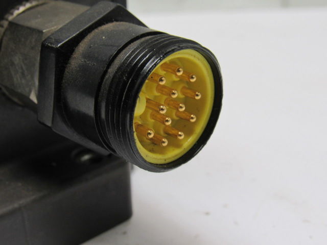 Balluff BNS-113-D06-L12-100 Mechanical 6 Position Roller Limit Switch 240V 6A