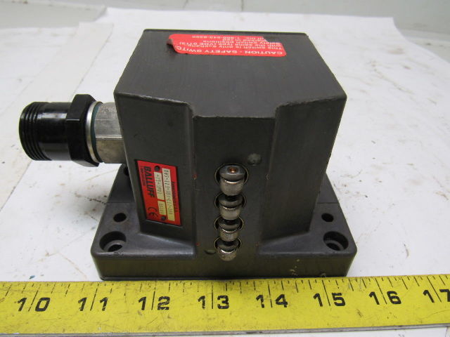 Balluff BNS-113-D04-L12-100 Mechanical 4 Position Roller Limit Switch