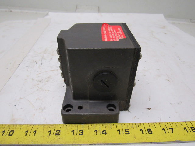 Balluff BNS-113-D04-L12-100 Mechanical 4 Position Roller Limit Switch