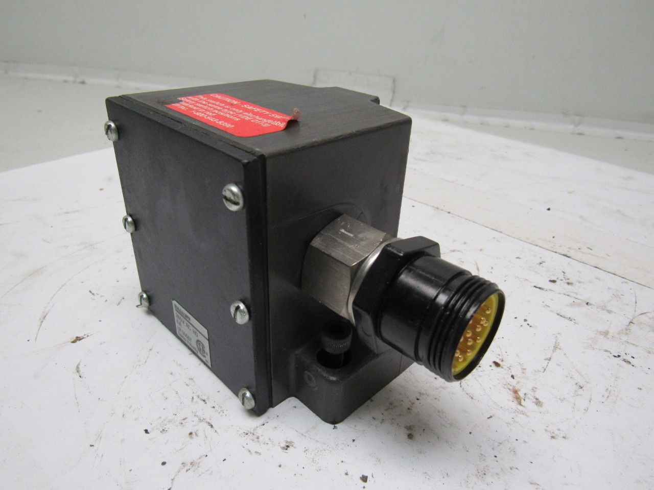 Balluff BNS-113-D04-L12-100 Mechanical 4 Position Roller Limit Switch