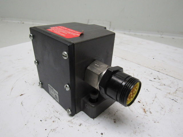 Balluff BNS-113-D04-L12-100 Mechanical 4 Position Roller Limit Switch