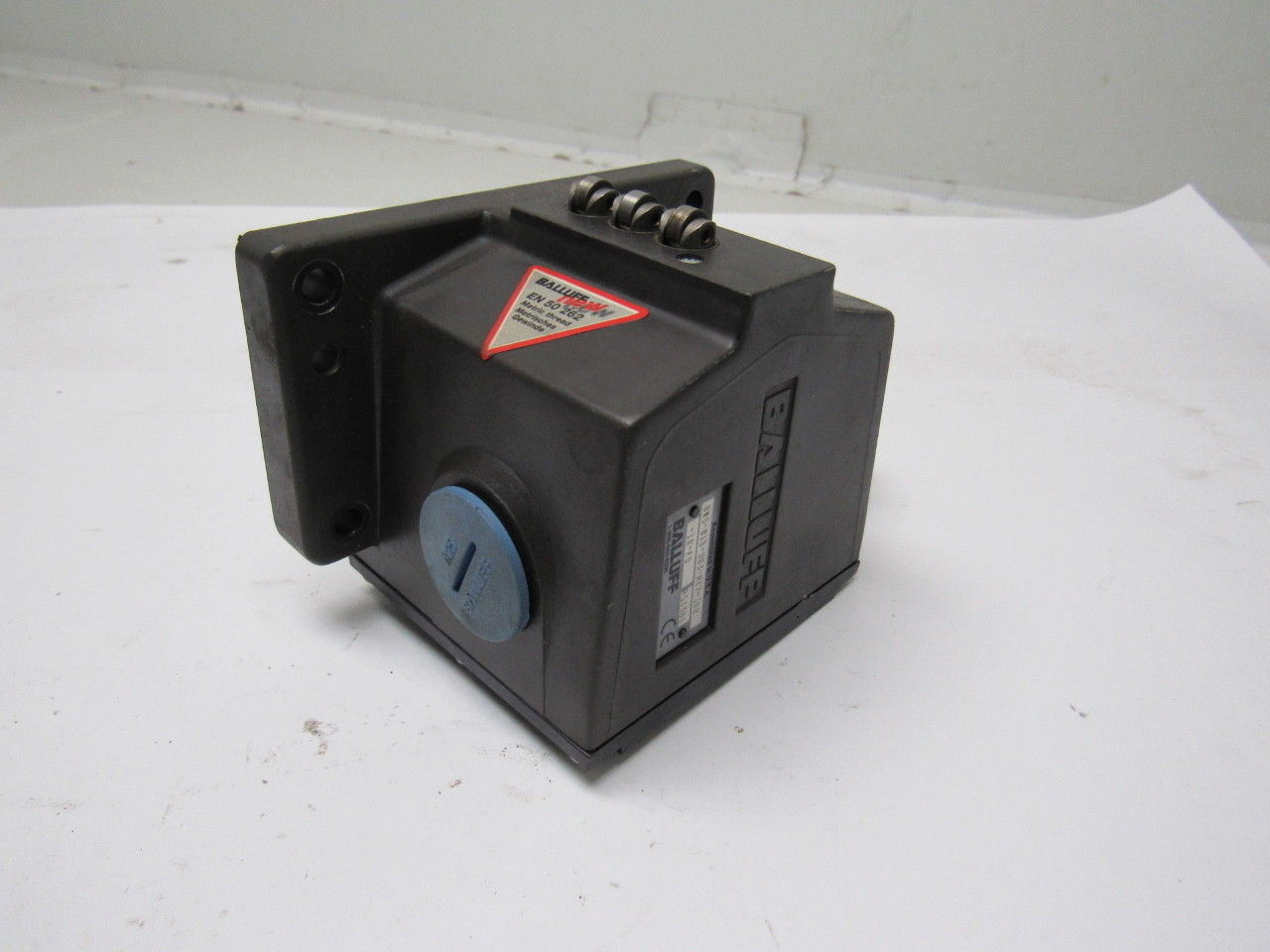 Balluff BNS-819-D03-R12-100 Mechanical 3 Position Roller Limit Switch