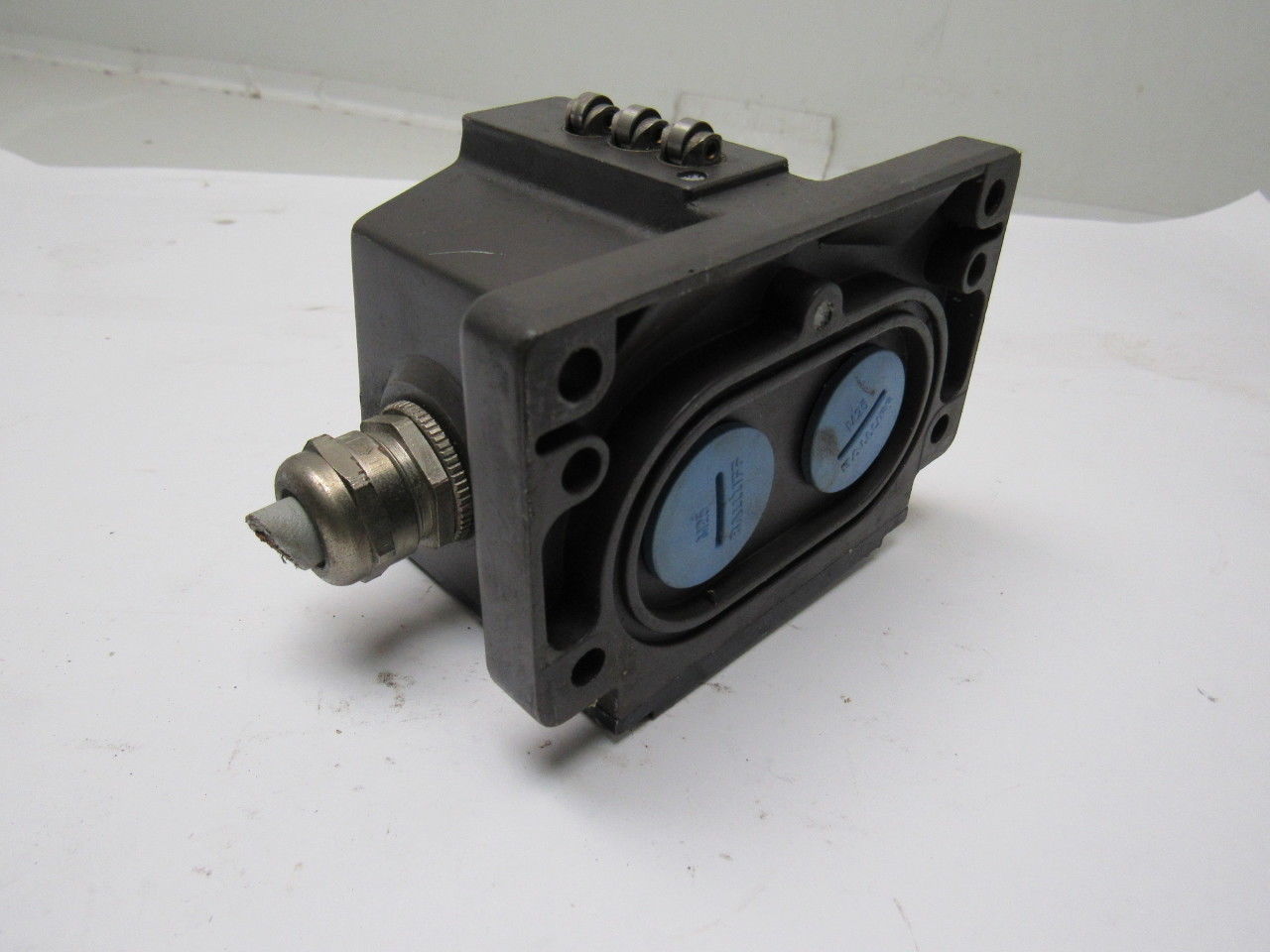 Balluff BNS-819-D03-R12-100 Mechanical 3 Position Roller Limit Switch