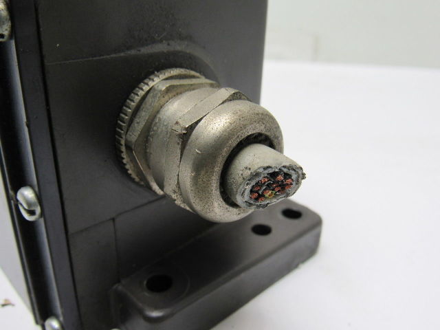 Balluff BNS-819-D03-R12-100 Mechanical 3 Position Roller Limit Switch