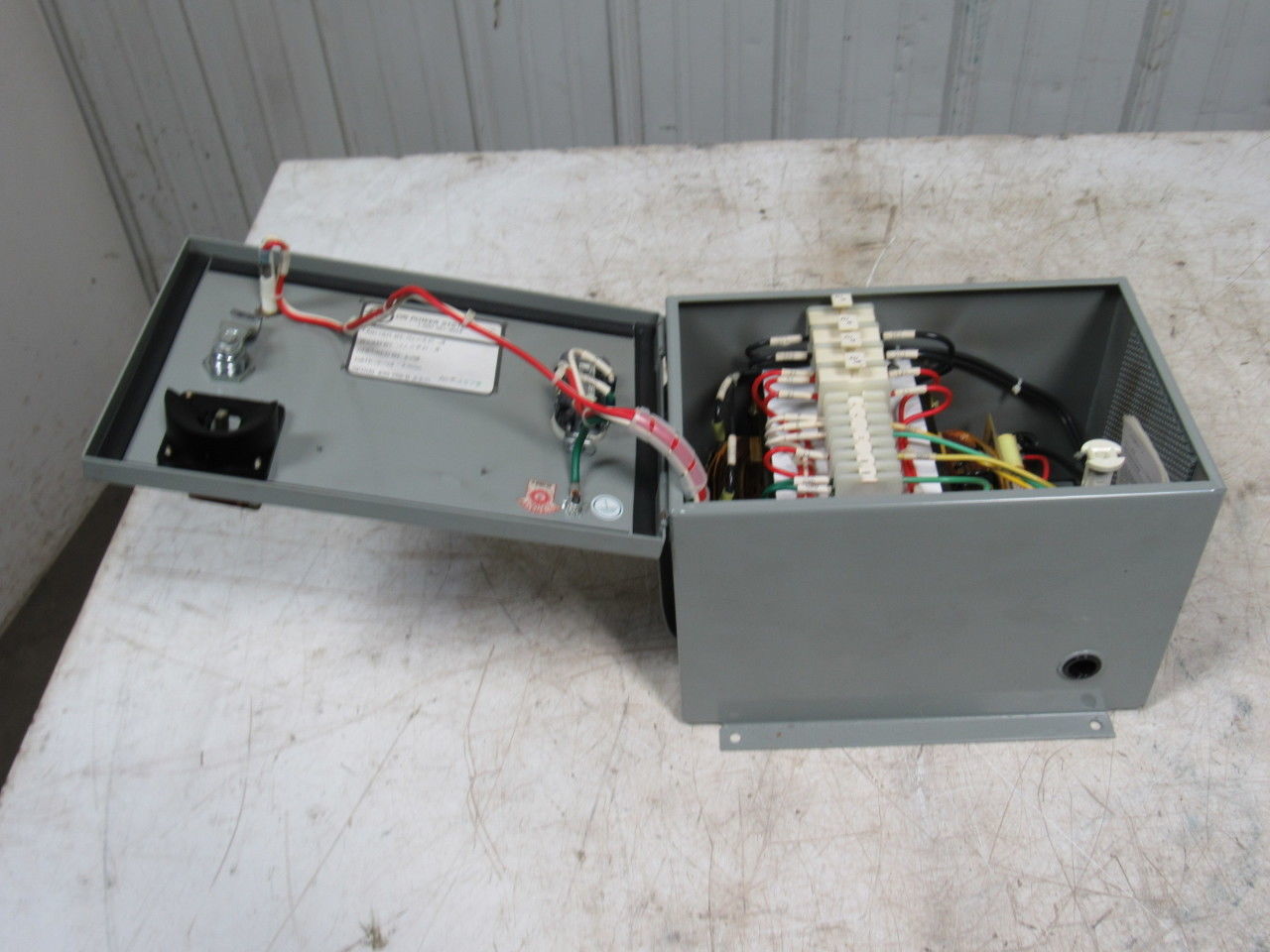On Power Systems OP1000 Power Conditioner Transformer 1000VA 480V Pri 120V Sec.