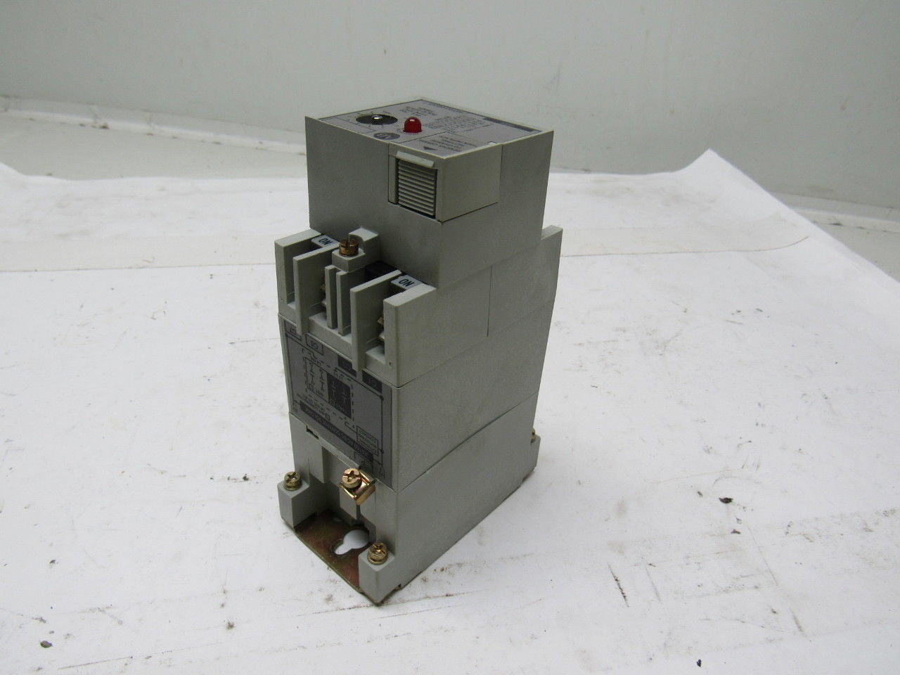 A-B Allen Bradley 700-RTC20100U24 Series A Solid State Adjustable Timing Relay