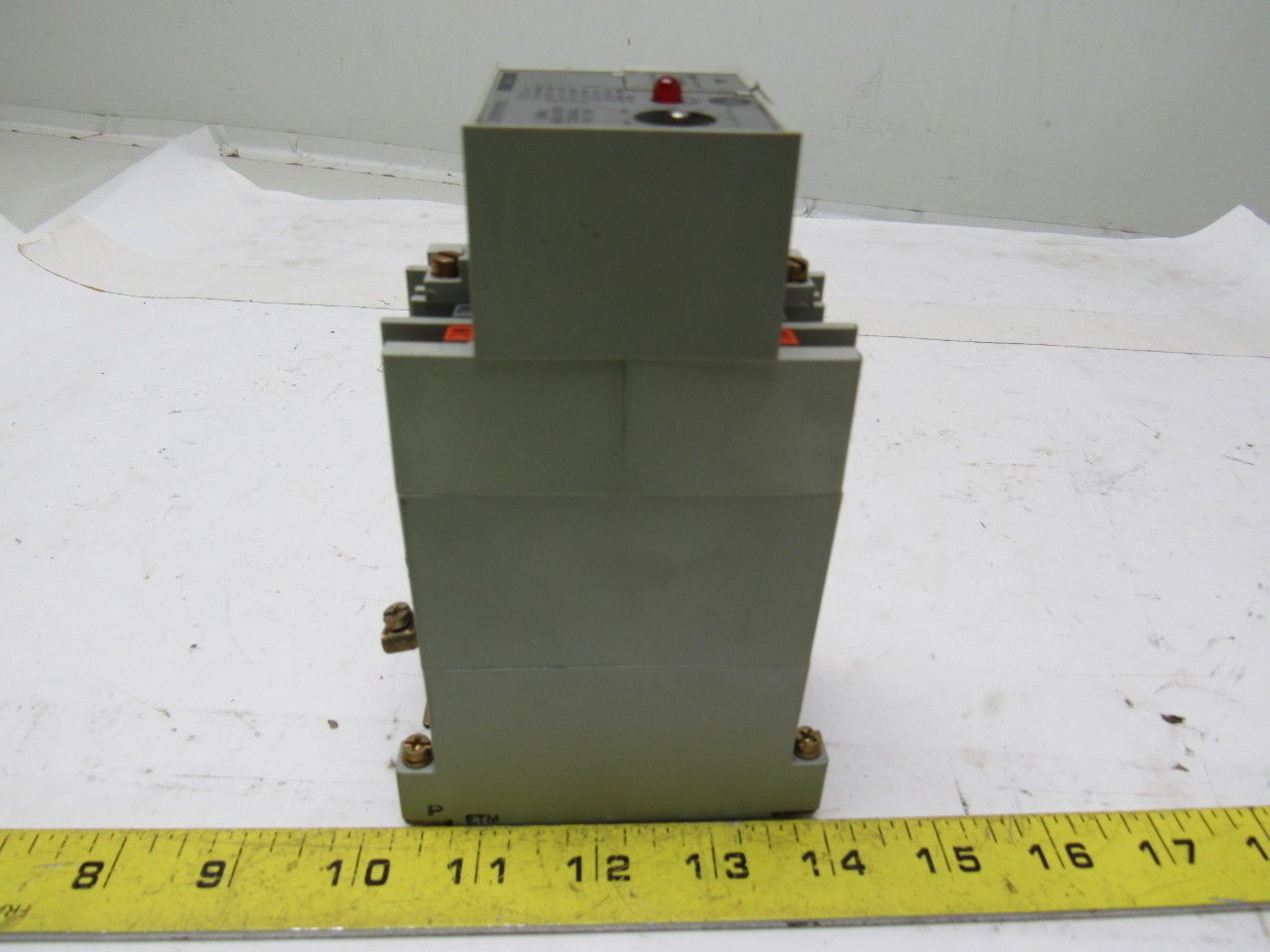 A-B Allen Bradley 700-RTC1110OU24 Series A Solid State Adjustable Timing Relay