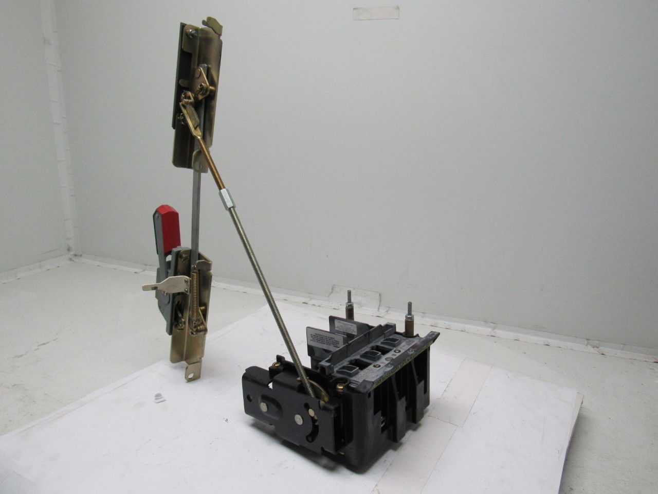 Allen Bradley 1494V-DS30 Series A 30A 3 Pole Disconnect Block W/Door Operator