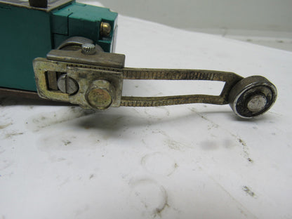 Allen Bradley 802M-NX22 Ser. A 5-24 V Limit Switch Adjustable Rocker Roller Arm