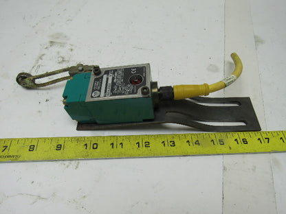 Allen Bradley 802M-NX22 Ser. A 5-24 V Limit Switch Adjustable Rocker Roller Arm