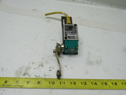 Allen Bradley 802M-NX22 Ser. A 5-24 V Limit Switch Adjustable Rocker Roller Arm