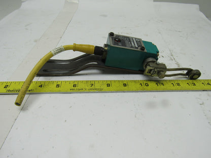 Allen Bradley 802M-NX22 Ser. A 5-24 V Limit Switch Adjustable Rocker Roller Arm