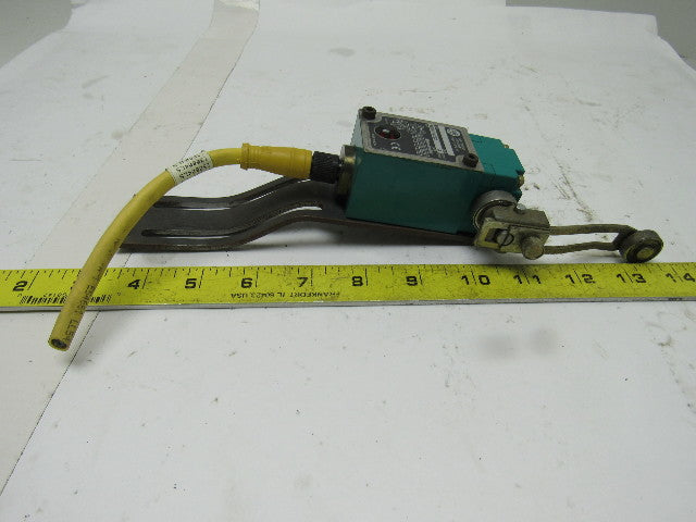 Allen Bradley 802M-NX22 Ser. A 5-24 V Limit Switch Adjustable Rocker Roller Arm
