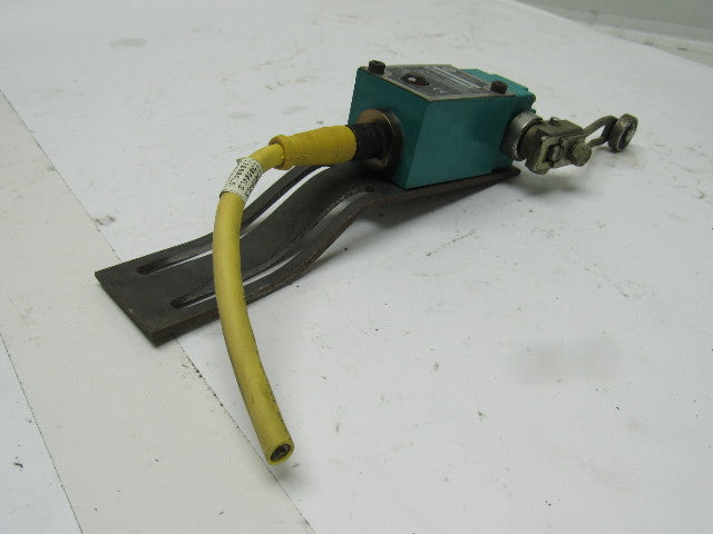 Allen Bradley 802M-NX22 Ser. A 5-24 V Limit Switch Adjustable Rocker Roller Arm