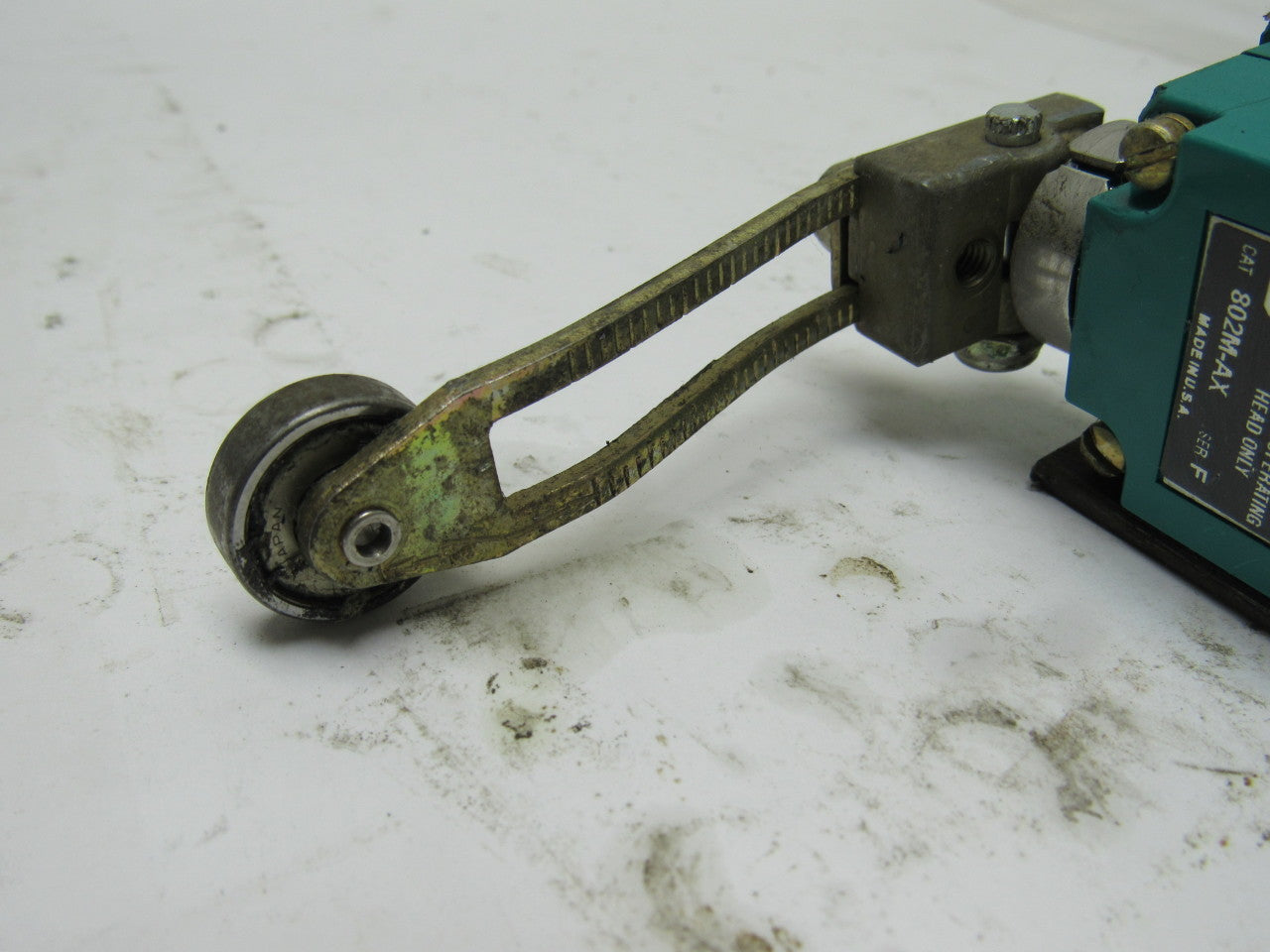 Allen Bradley 802M-NX22 Ser. A 5-24 V Limit Switch Adjustable Rocker Roller Arm