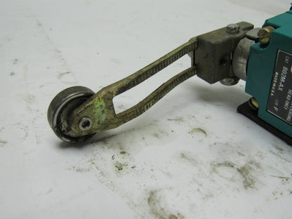 Allen Bradley 802M-NX22 Ser. A 5-24 V Limit Switch Adjustable Rocker Roller Arm