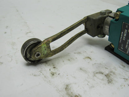 Allen Bradley 802M-NX22 Ser. A 5-24 V Limit Switch Adjustable Rocker Roller Arm