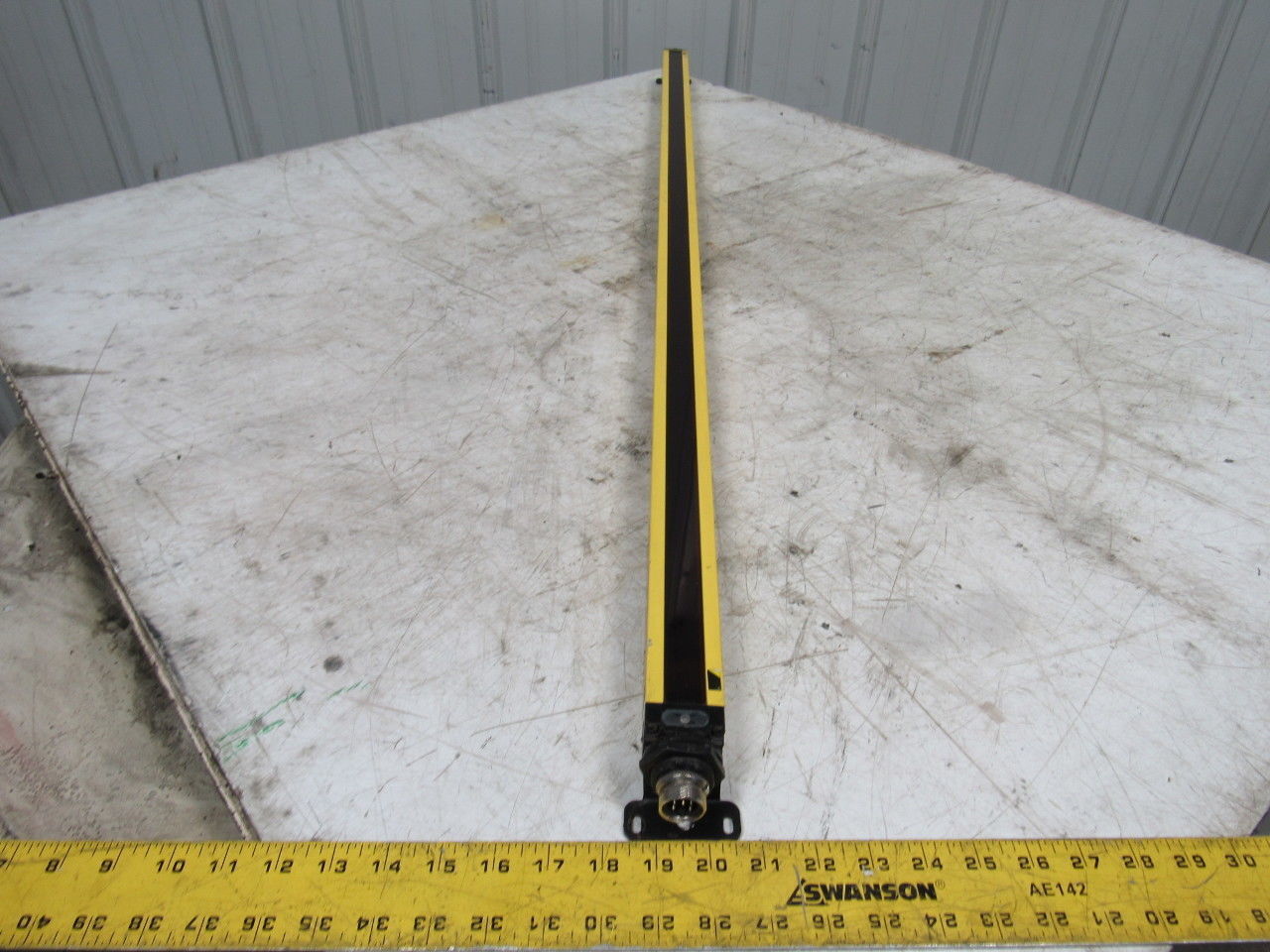 Banner MSE4824Y Mini Screen 30' Range 48" Light Curtain Signal Emitter 24VDC
