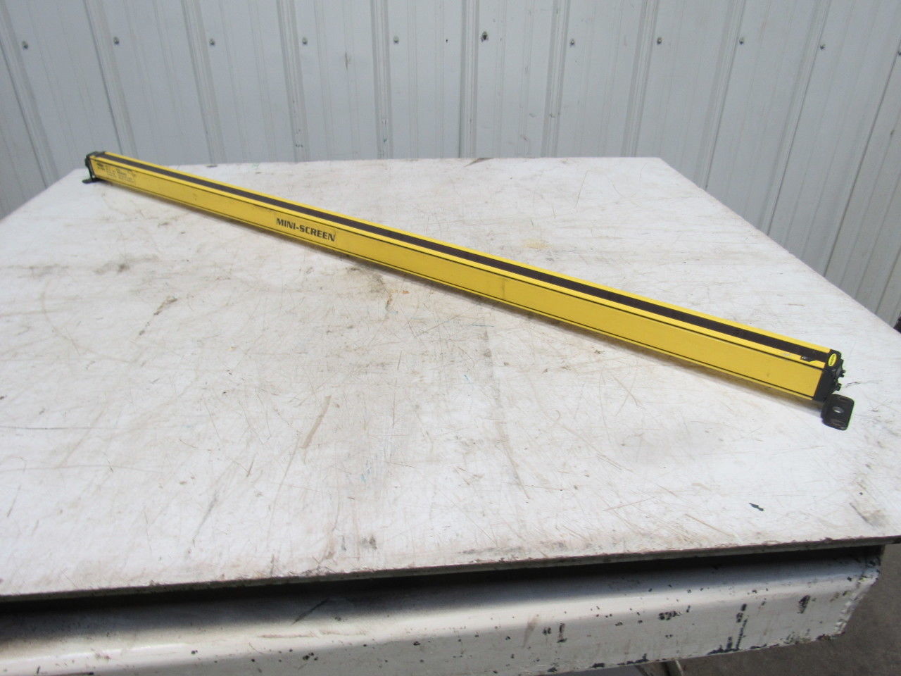 Banner MSE4824Y Mini Screen 30' Range 48" Light Curtain Signal Emitter 24VDC