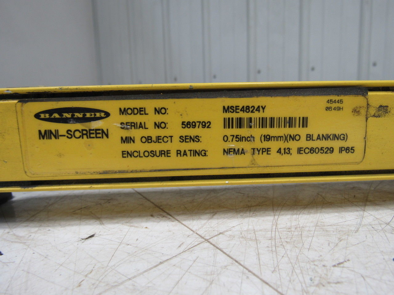 Banner MSE4824Y Mini Screen 30' Range 48" Light Curtain Signal Emitter 24VDC