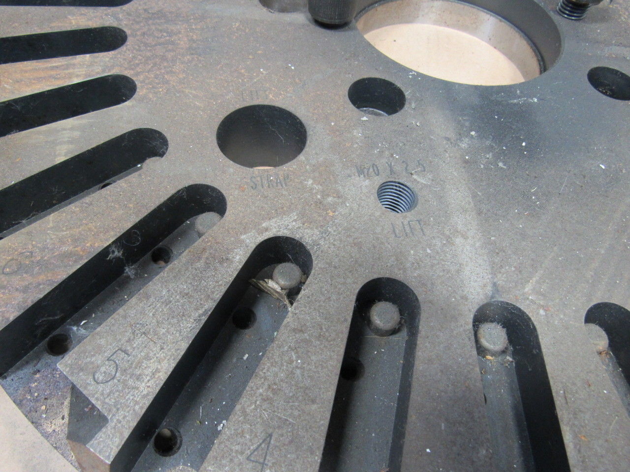 Ingersoll/Kennametal 27-1/2" Cut Dia 30 Cutter Face Mill Plate W/New Tooling