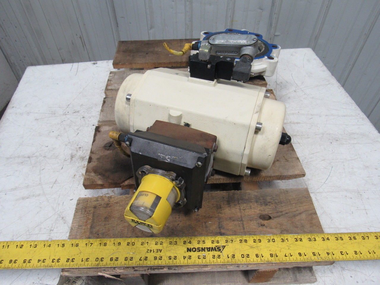 EL-O-Matic ESA 350/3A Valve Controller W/Grinell LC-8170-3 6" Butterfly Valve