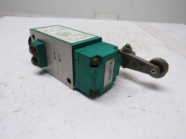A-B Allen Bradley 802M Limit Switch w/ Actuator Arm & Indicator Lights