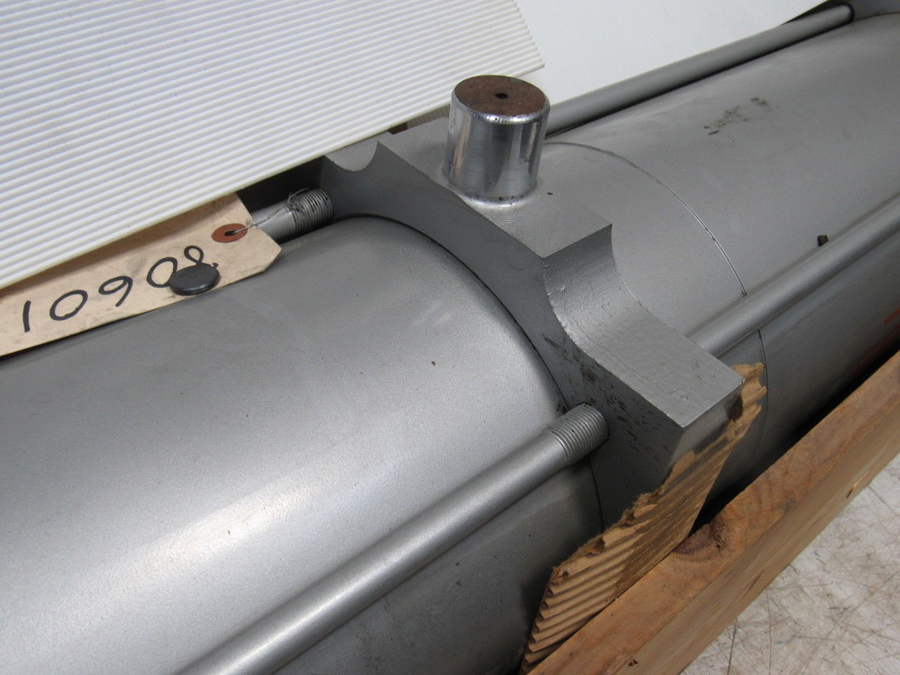 Milwaukee A73 8" Bore 32" Stroke 1.5" Rod Center Trunnion Mount Air Cylinder