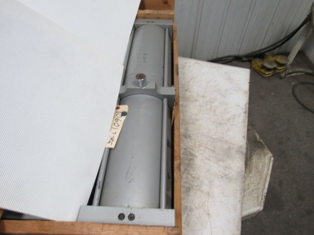 Milwaukee A73 8" Bore 32" Stroke 1.5" Rod Center Trunnion Mount Air Cylinder