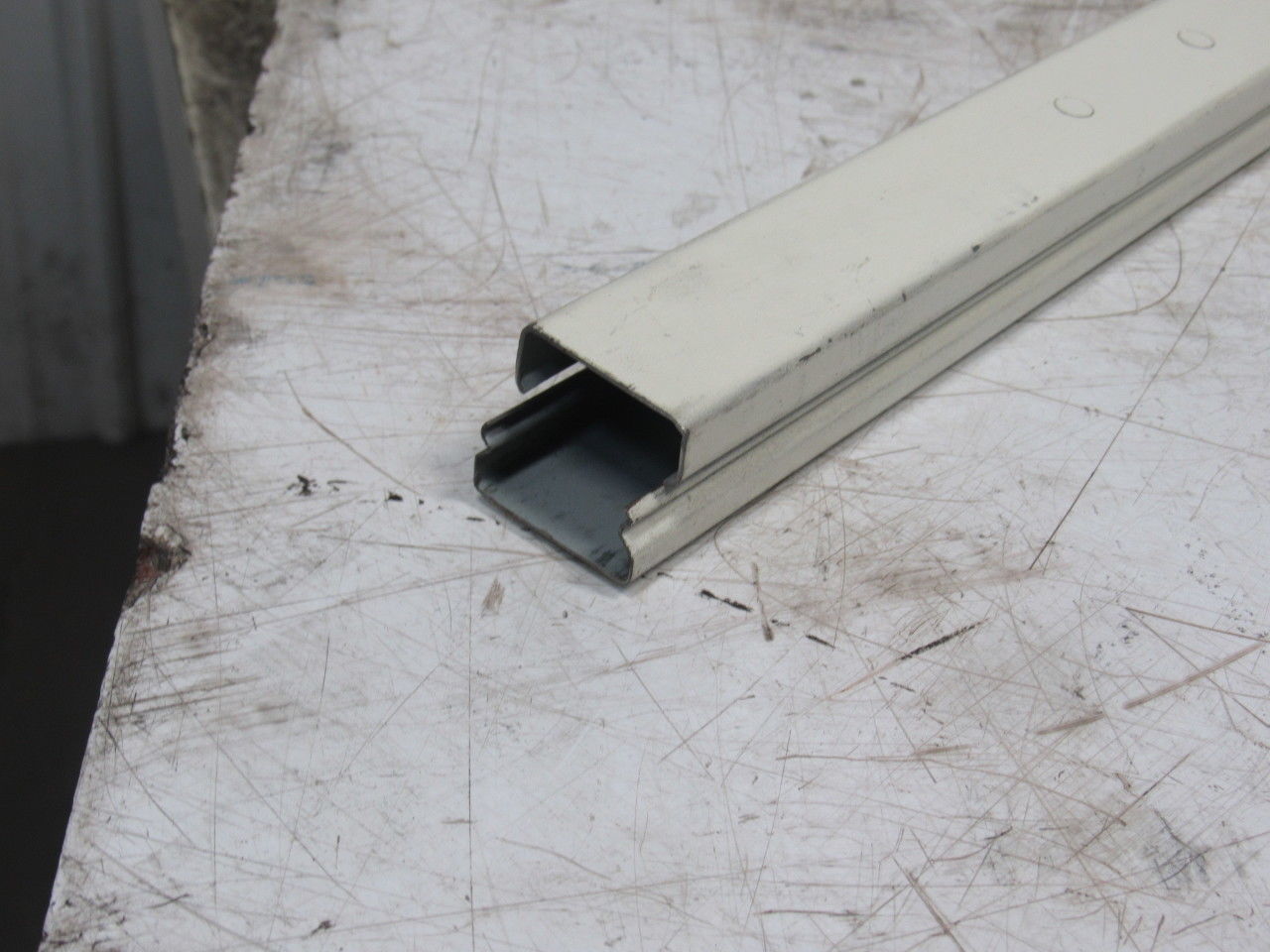 Hubbell 20GB606IV 6' 1-Circuit 15A 12 Outlets Metal Track Ivory Lot of 3