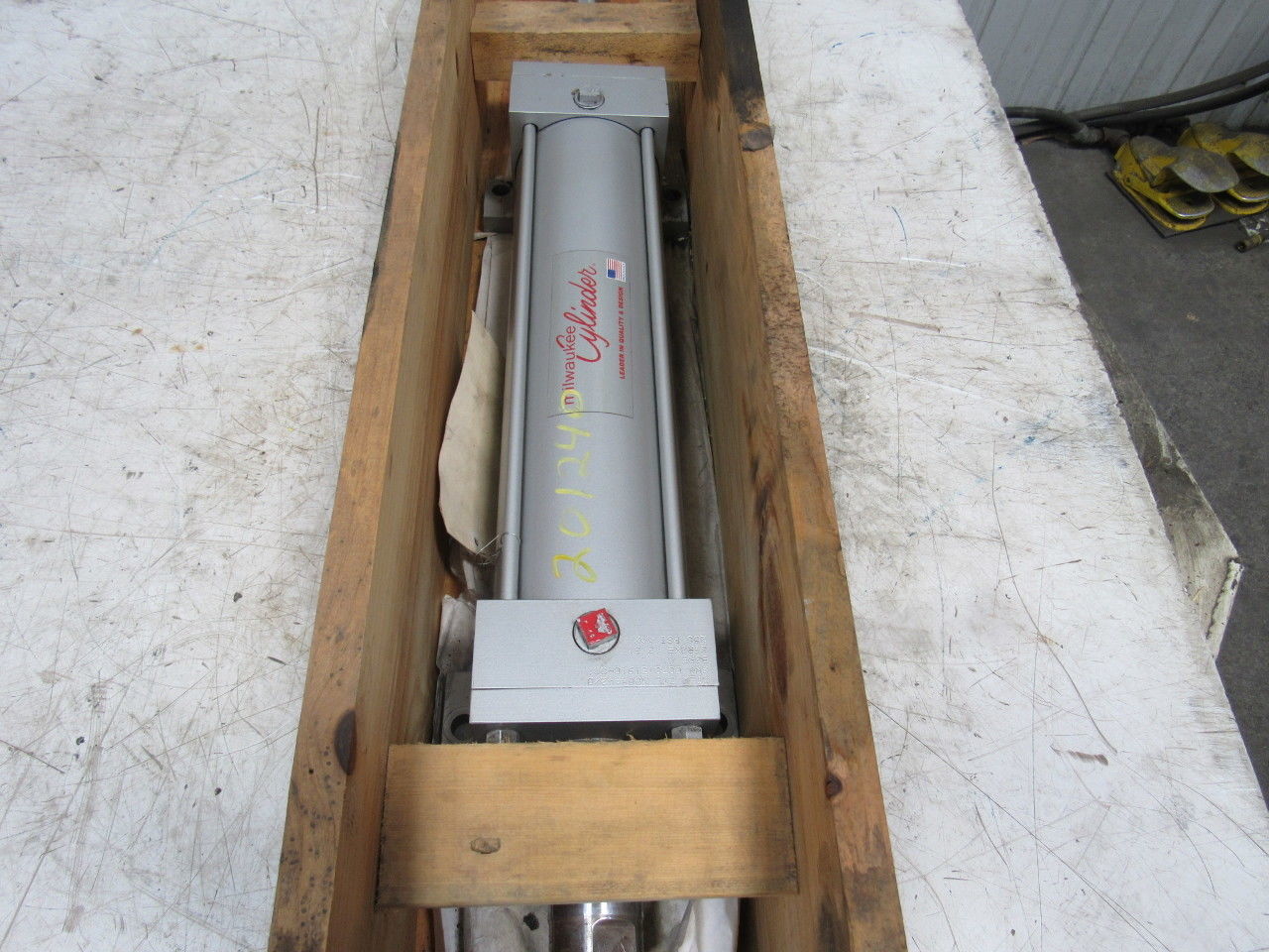 Milwaukee A42/D Double Ended Tie Rod Pneumatic Cylinder 4" Bore 13-1/2" Stroke