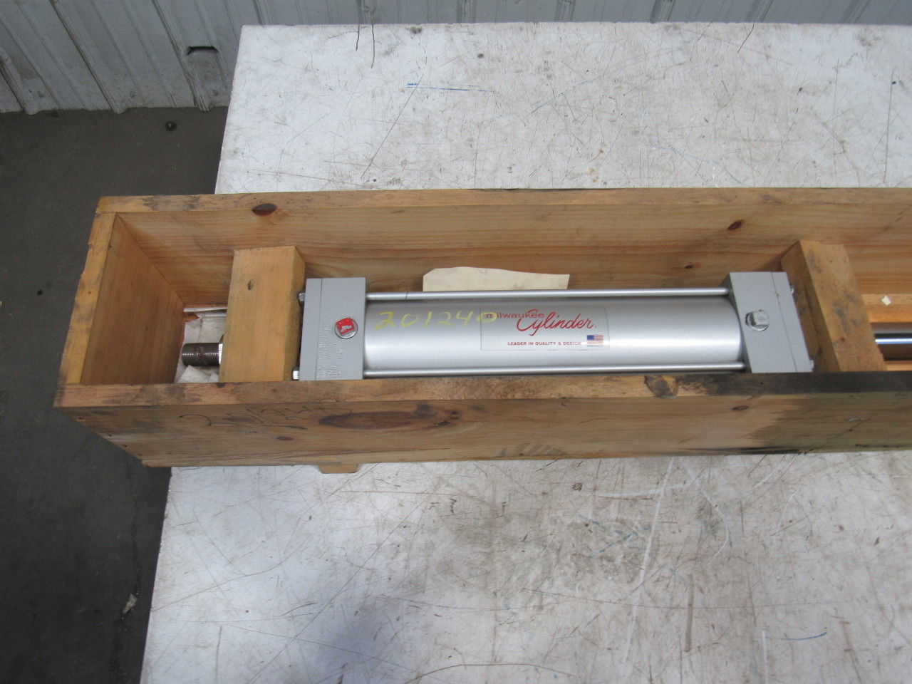 Milwaukee A42/D Double Ended Tie Rod Pneumatic Cylinder 4" Bore 13-1/2" Stroke