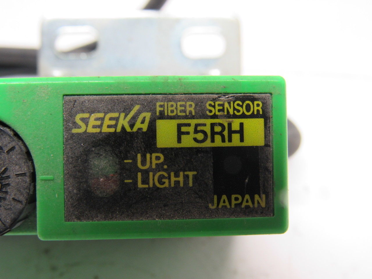 Seeka F5RH DC+12~24V Fiber Optic Sensor Adjustable Sensitivity