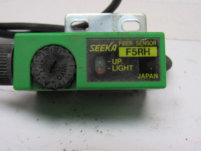 Seeka F5RH DC+12~24V Fiber Optic Sensor Adjustable Sensitivity