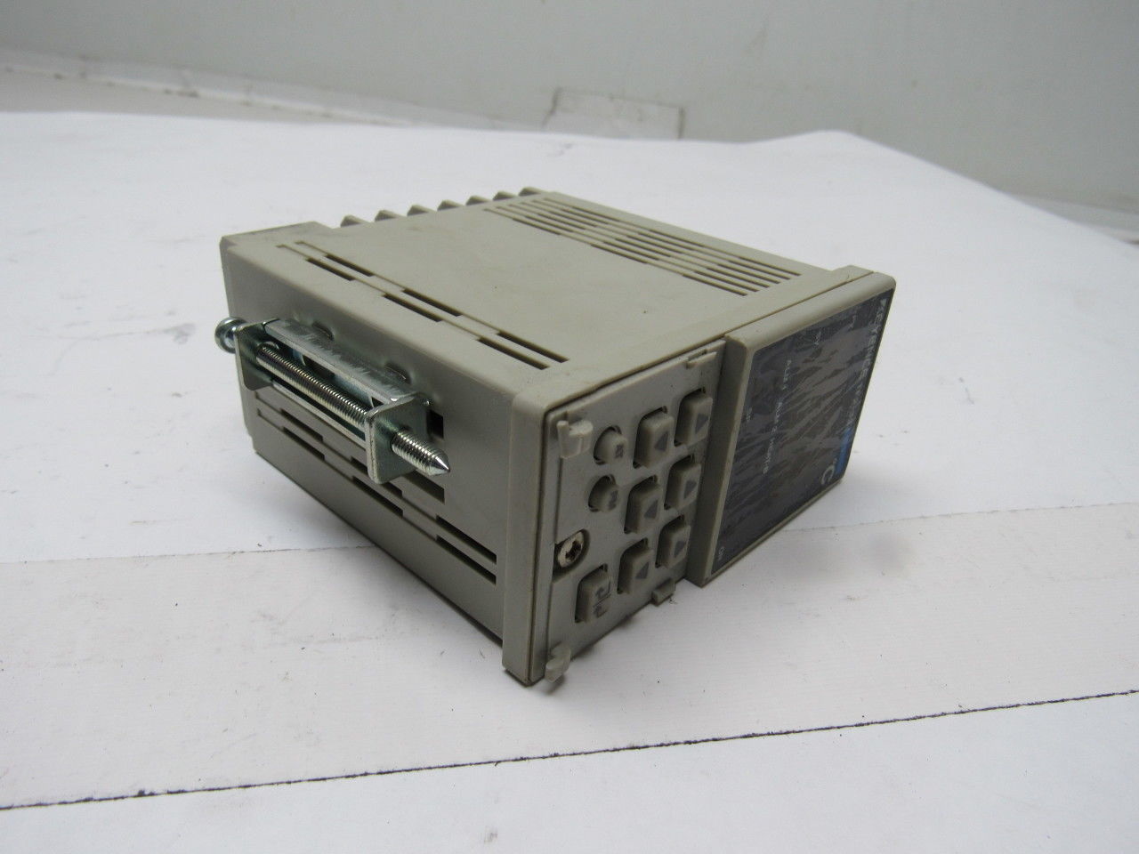Keyence TF2-32 Programmable Temperature Controller 100-240v C° Readout