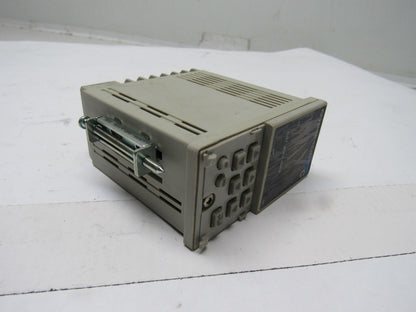 Keyence TF2-32 Programmable Temperature Controller 100-240v C° Readout