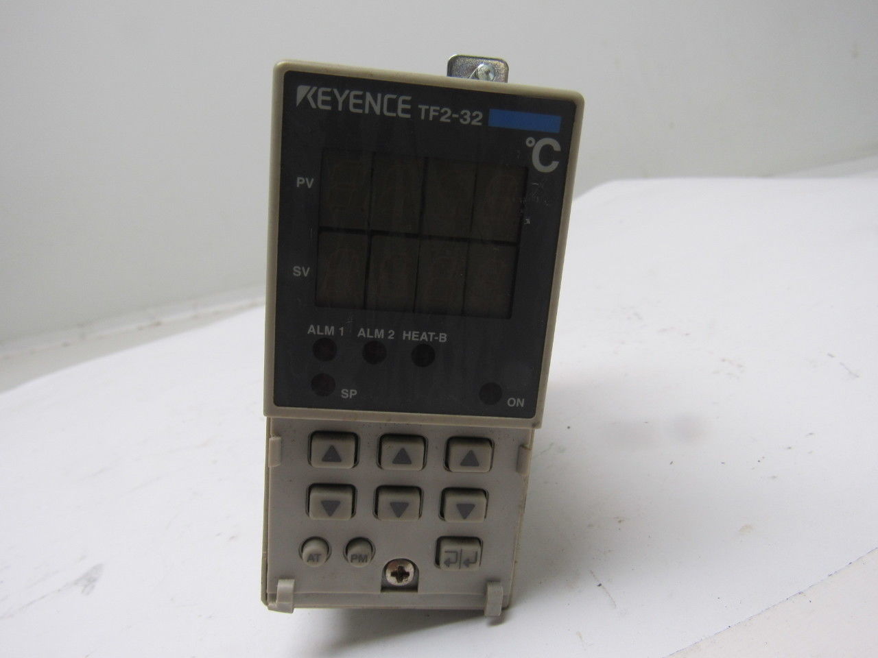 Keyence TF2-32 Programmable Temperature Controller 100-240v C° Readout
