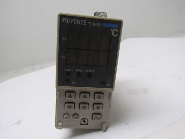 Keyence TF2-32 Programmable Temperature Controller 100-240v C° Readout